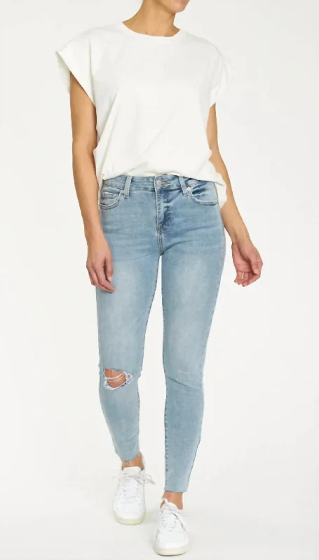 Denim Design Audrey Mid Rise Skinny Jean In Radiate