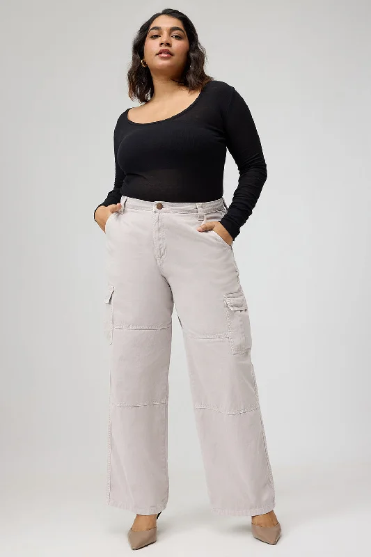 Soft Wear Curve Cream Cargo Jeans