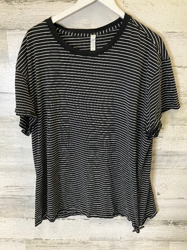 Black & White Athletic Top Short Sleeve Lululemon, Size 18