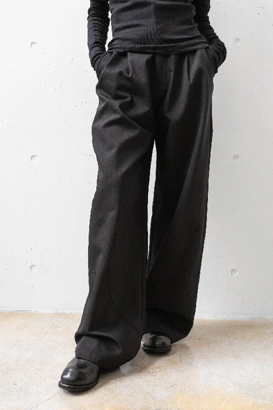 Versatile Items thom/krom Wide Straight Tuck Pants (Femme)