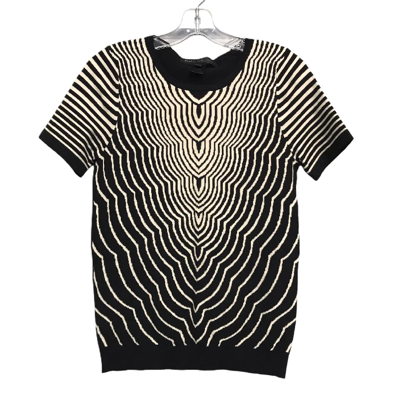 Fashion Must-have Top Short Sleeve Designer By Marc By Marc Jacobs In Black & Cream, Size: M